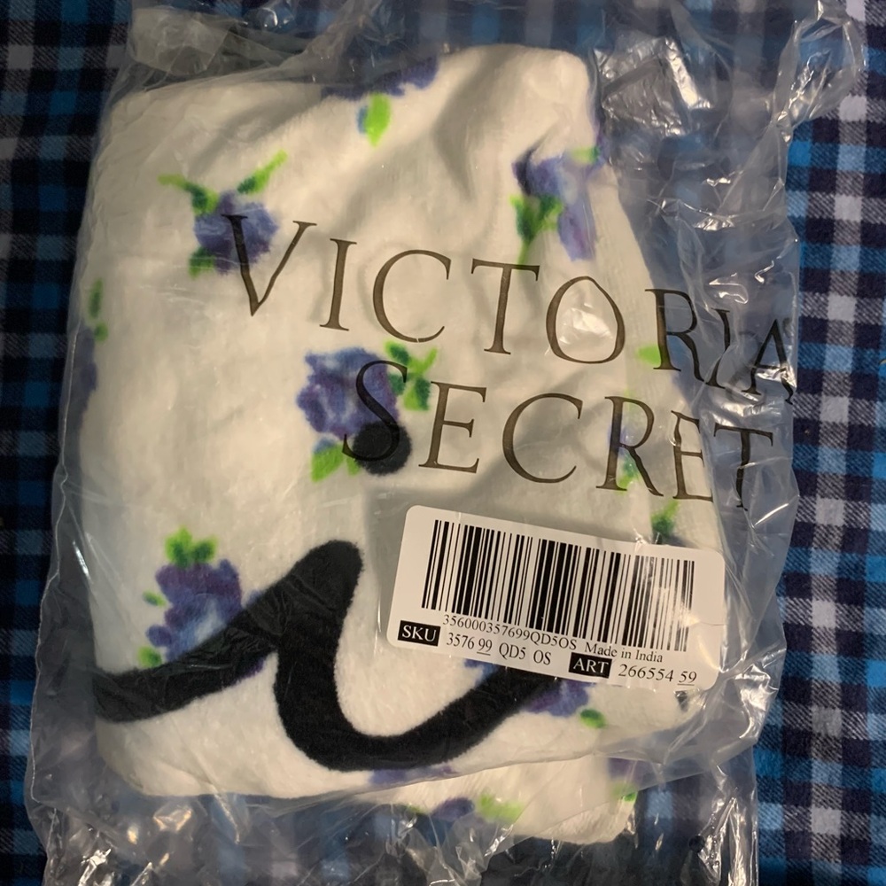 Victoria’s Secret PINK Heavy Weight Cotton Terry Floral Beach Pool Towel - Picture 3 of 3